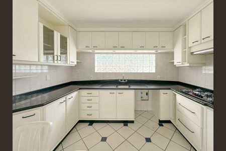Casa para alugar com 500m², 4 quartos e 4 vagasCozinha