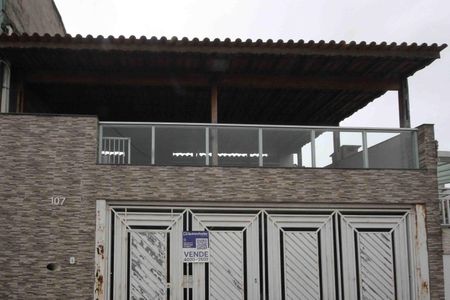 Casa à venda com 110m², 3 quartos e 2 vagasFachada