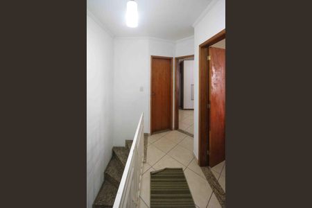 Casa à venda com 110m², 3 quartos e 2 vagasCorredor