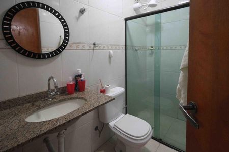 Casa à venda com 110m², 3 quartos e 2 vagasBanheiro social