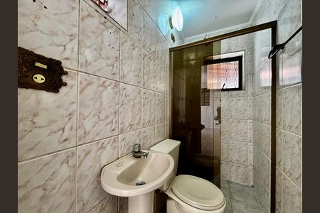 Banheiro de serviço de casa à venda com 3 quartos, 144m² em Vila Madalena, São Paulo