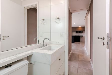 Apartamento à venda com 81m², 2 quartos e 2 vagas Apartamento à venda com 81m², 2 quartos e 2 vagasBanheiro da Suíte 2