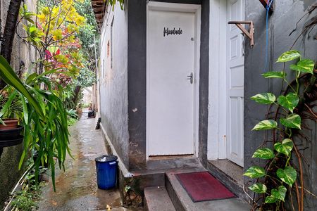 Quintal de kitnet/studio para alugar com 1 quarto, 20m² em Fonseca, Niterói