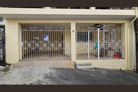 Casa para alugar com 200m², 3 quartos e 1 vaga Casa para alugar com 200m², 3 quartos e 1 vagaFachada