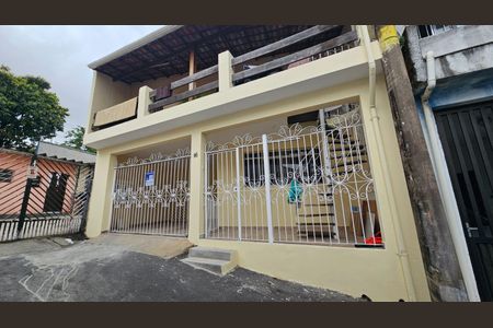 Casa para alugar com 200m², 3 quartos e 1 vaga Casa para alugar com 200m², 3 quartos e 1 vagaFachada