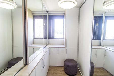 Apartamento para alugar com 80m², 3 quartos e 2 vagas Apartamento para alugar com 80m², 3 quartos e 2 vagasCloset da Suíte