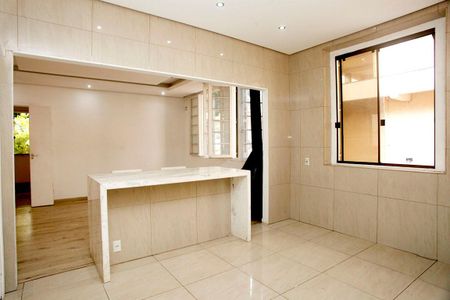 Casa à venda com 250m², 4 quartos e 4 vagasCozinha