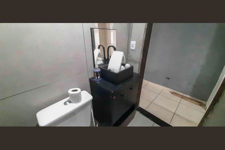 Casa à venda com 120m², 3 quartos e 2 vagas Casa à venda com 120m², 3 quartos e 2 vagasBanheiro social