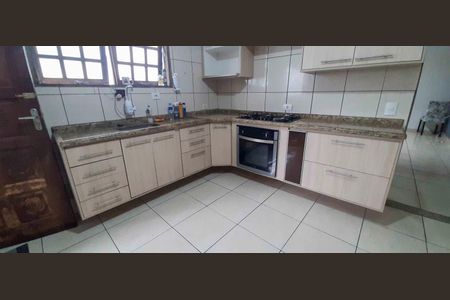 Casa à venda com 120m², 3 quartos e 2 vagas Casa à venda com 120m², 3 quartos e 2 vagasCozinha