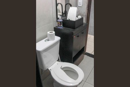 Casa à venda com 120m², 3 quartos e 2 vagas Casa à venda com 120m², 3 quartos e 2 vagasBanheiro social