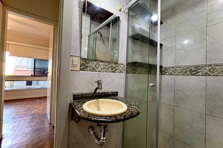 Apartamento à venda com 65m², 2 quartos e 1 vaga Apartamento à venda com 65m², 2 quartos e 1 vagaBanheiro social