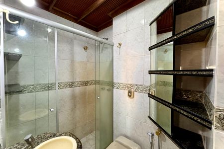 Apartamento à venda com 65m², 2 quartos e 1 vaga Apartamento à venda com 65m², 2 quartos e 1 vagaBanheiro social