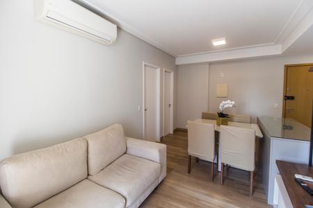 Sala  de apartamento para alugar com 1 quarto, 50m² em Empresarial 18 do Forte, Barueri