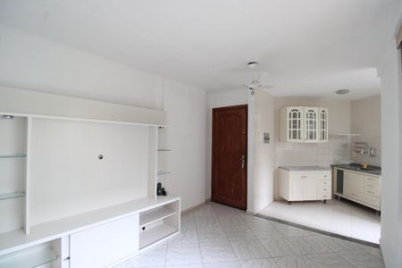 Sala de apartamento para alugar com 2 quartos, 57m² em Anil, Rio de Janeiro
