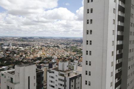 Apartamento para alugar com 90m², 3 quartos e 2 vagasVista