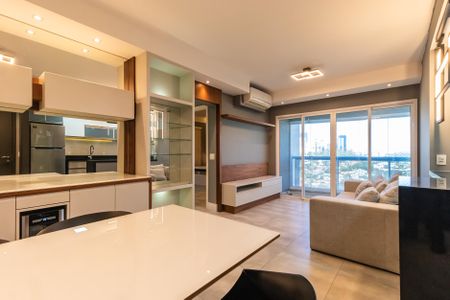Sala de apartamento para alugar com 2 quartos, 70m² em Empresarial 18 do Forte, Barueri