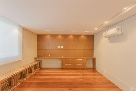 Sala de apartamento para alugar com 3 quartos, 210m² em Jardim Europa, São Paulo