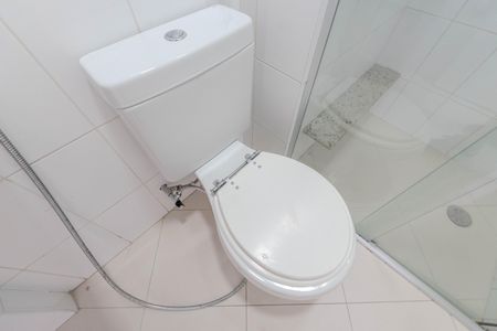 Banheiro social  de apartamento para alugar com 2 quartos, 47m² em Bela Vista, São Paulo