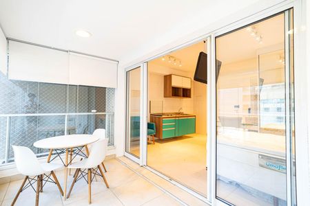 Studio para alugar com 35m², 1 quarto e 1 vaga Studio para alugar com 35m², 1 quarto e 1 vagaVaranda