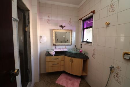 Apartamento para alugar com 350m², 4 quartos e 4 vagasBanheiro da Suíte 2
