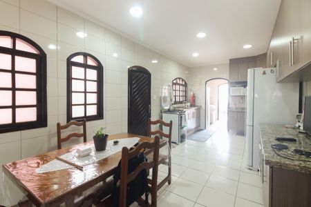 Casa à venda com 154m², 3 quartos e sem vaga Casa à venda com 154m², 3 quartos e sem vagaCozinha
