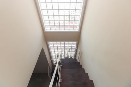 Casa à venda com 154m², 3 quartos e sem vaga Casa à venda com 154m², 3 quartos e sem vagaEscada de Acesso