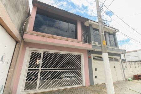Casa à venda com 154m², 3 quartos e sem vaga Casa à venda com 154m², 3 quartos e sem vagaFachada