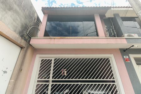 Casa à venda com 154m², 3 quartos e sem vaga Casa à venda com 154m², 3 quartos e sem vagaFachada