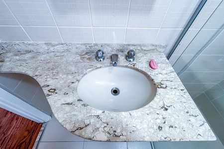 Apartamento para alugar com 85m², 2 quartos e 1 vaga Apartamento para alugar com 85m², 2 quartos e 1 vagaBanheiro da suíte