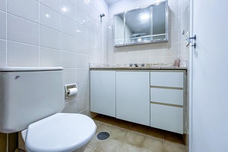 Apartamento para alugar com 85m², 2 quartos e 1 vaga Apartamento para alugar com 85m², 2 quartos e 1 vagaBanheiro social
