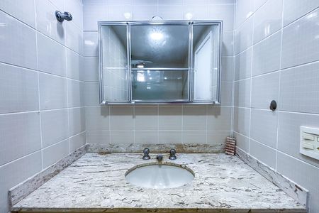 Apartamento para alugar com 85m², 2 quartos e 1 vaga Apartamento para alugar com 85m², 2 quartos e 1 vagaBanheiro social
