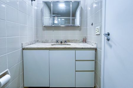 Apartamento para alugar com 85m², 2 quartos e 1 vaga Apartamento para alugar com 85m², 2 quartos e 1 vagaBanheiro social