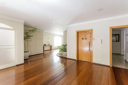 Apartamento para alugar com 80m², 2 quartos e 2 vagasHall social