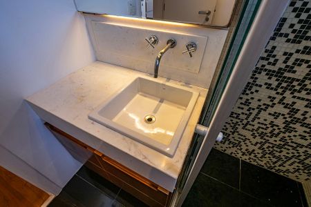 Apartamento à venda com 56m², 2 quartos e 1 vagaBanheiro Social