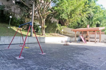 Apartamento para alugar com 60m², 2 quartos e 1 vaga Apartamento para alugar com 60m², 2 quartos e 1 vagaÁrea comum - Playground