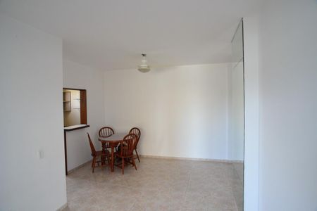 Sala de apartamento para alugar com 1 quarto, 56m² em Barra da Tijuca, Rio de Janeiro