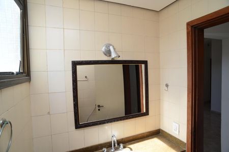 Banheiro Social de apartamento à venda com 1 quarto, 56m² em Barra da Tijuca, Rio de Janeiro