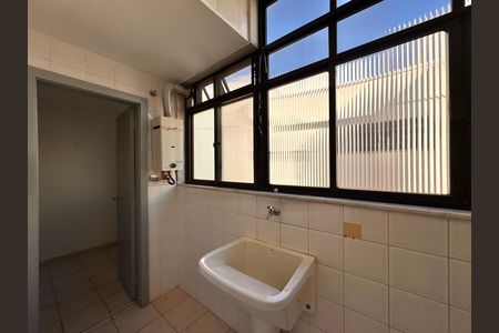 Apartamento para alugar com 187m², 2 quartos e 2 vagas Apartamento para alugar com 187m², 2 quartos e 2 vagasCozinha e Área de Serviço