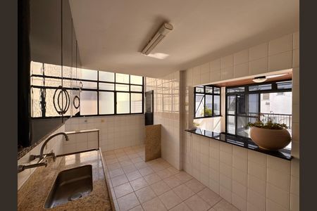 Apartamento para alugar com 187m², 2 quartos e 2 vagas Apartamento para alugar com 187m², 2 quartos e 2 vagasCozinha e Área de Serviço