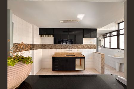 Apartamento para alugar com 187m², 2 quartos e 2 vagas Apartamento para alugar com 187m², 2 quartos e 2 vagasCozinha e Área de Serviço