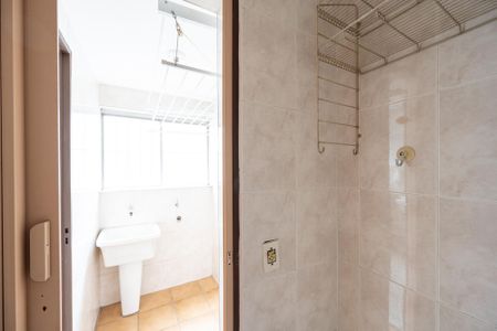 Apartamento à venda com 65m², 2 quartos e 1 vaga Apartamento à venda com 65m², 2 quartos e 1 vagaBanheiro de Serviço