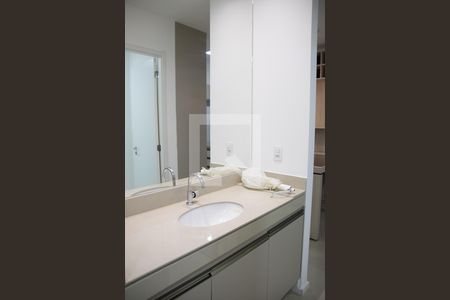 Banheiro social de apartamento para alugar com 1 quarto, 40m² em Jardim Goiás, Goiânia