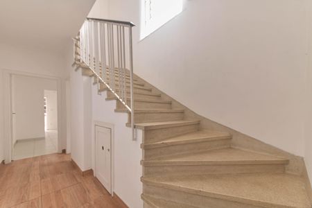 Casa para alugar com 350m², 5 quartos e 2 vagas Casa para alugar com 350m², 5 quartos e 2 vagasSala