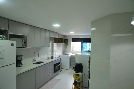Apartamento à venda com 143m², 4 quartos e 2 vagas Apartamento à venda com 143m², 4 quartos e 2 vagasCozinha