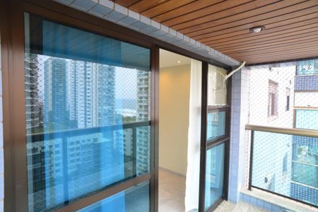 Apartamento à venda com 143m², 4 quartos e 2 vagas Apartamento à venda com 143m², 4 quartos e 2 vagasVaranda