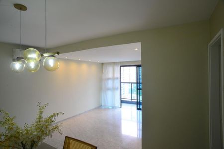 Apartamento à venda com 143m², 4 quartos e 2 vagas Apartamento à venda com 143m², 4 quartos e 2 vagasSala