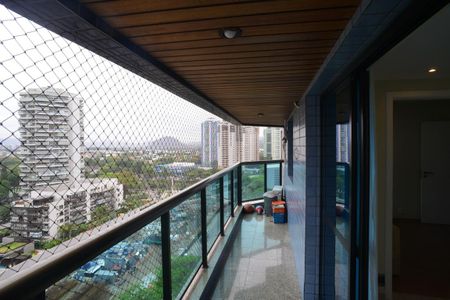 Apartamento à venda com 143m², 4 quartos e 2 vagas Apartamento à venda com 143m², 4 quartos e 2 vagasVaranda