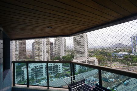 Apartamento à venda com 143m², 4 quartos e 2 vagas Apartamento à venda com 143m², 4 quartos e 2 vagasVaranda da Suíte 2