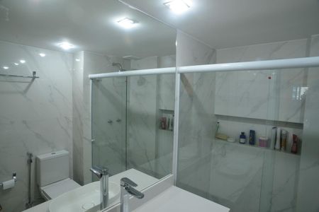 Apartamento à venda com 143m², 4 quartos e 2 vagas Apartamento à venda com 143m², 4 quartos e 2 vagasBanheiro Suíte 2