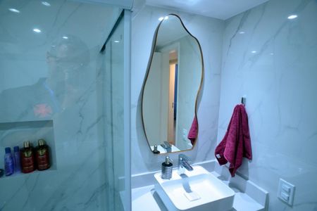 Apartamento à venda com 143m², 4 quartos e 2 vagas Apartamento à venda com 143m², 4 quartos e 2 vagasBanheiro Social